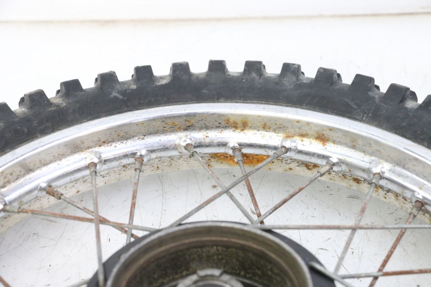 photo de ARO DIANTEIRO E PNEU YAMAHA PW 80 (1983 - 2014) - Outro ângulo de visão