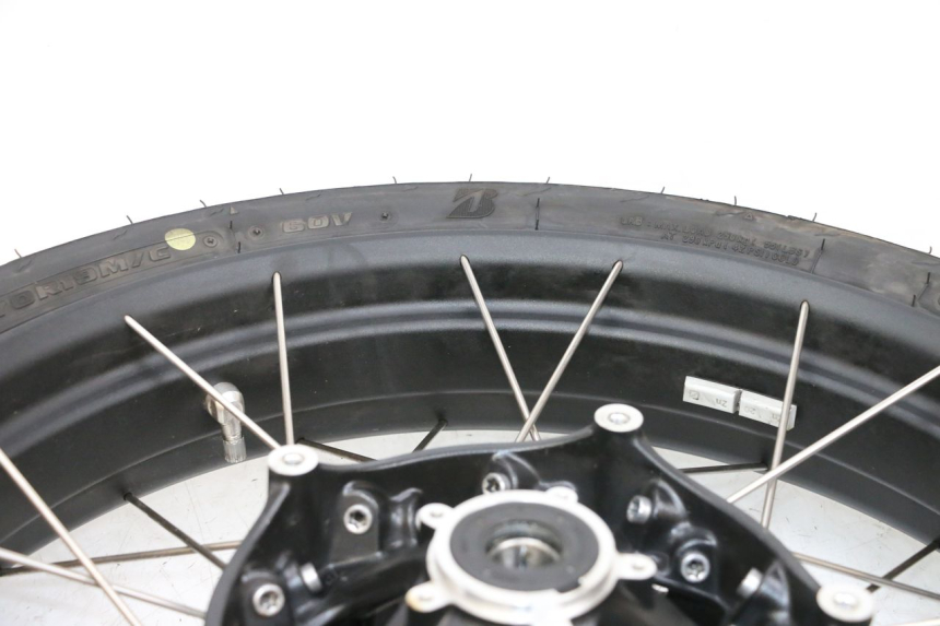 photo de ARO DIANTEIRO E PNEU BMW R GS 1250 (2021 - 2024) - Detalhes característicos
