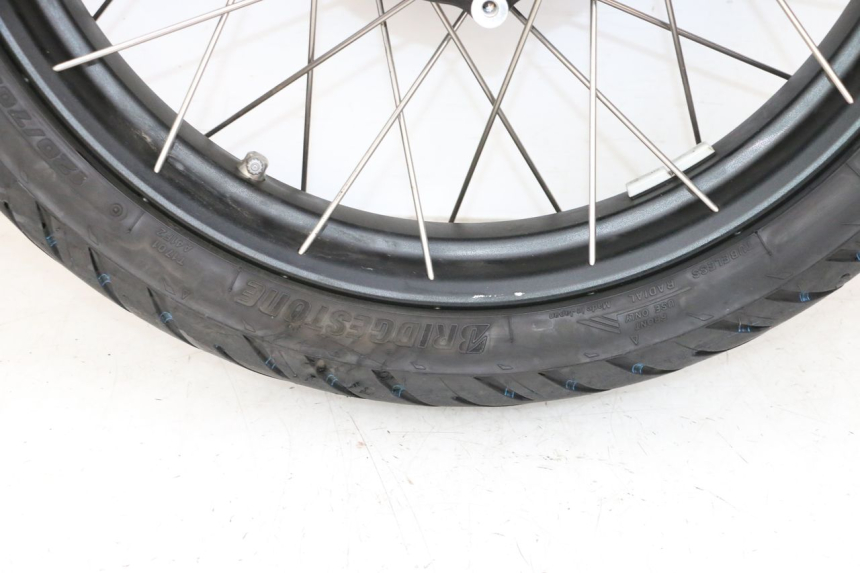 photo de ARO DIANTEIRO E PNEU BMW R GS 1250 (2021 - 2024) - Ângulo alternativo