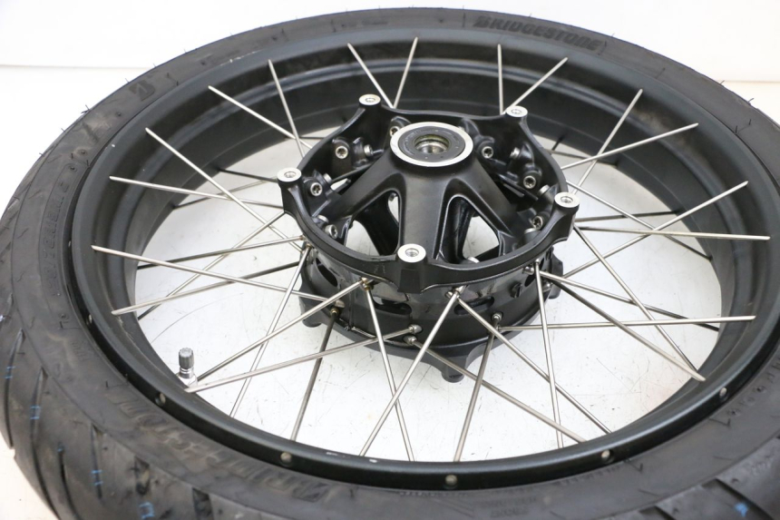 photo de ARO DIANTEIRO E PNEU BMW R GS 1250 (2021 - 2024) - Zoom do estado de desgaste