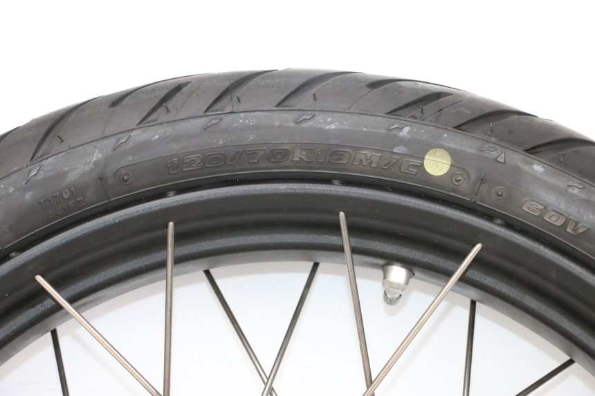 photo de ARO DIANTEIRO E PNEU BMW R GS 1250 (2021 - 2024) - Zoom do estado de desgaste
