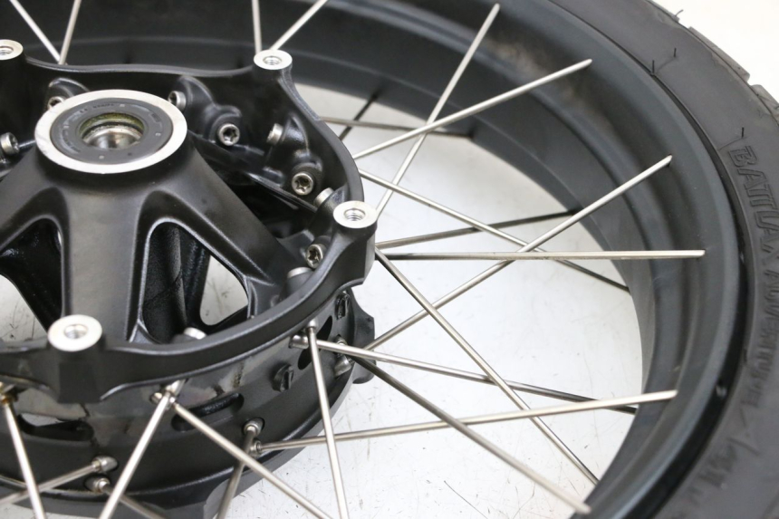 photo de ARO DIANTEIRO E PNEU BMW R GS 1250 (2021 - 2024) - Outro ângulo de visão