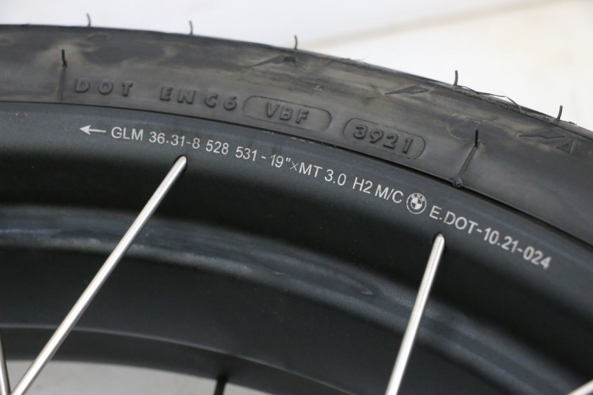 photo de ARO DIANTEIRO E PNEU BMW R GS 1250 (2021 - 2024) - Estado da superfície