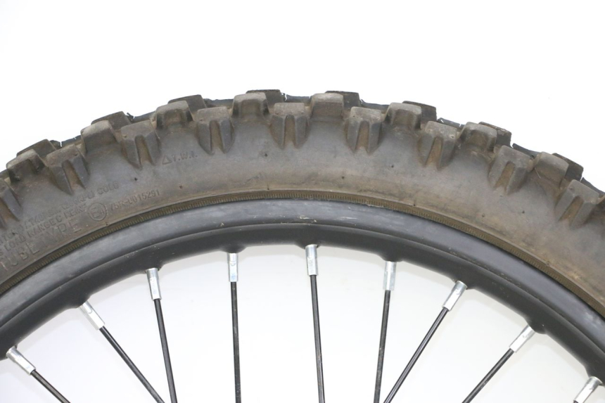 photo de ARO DIANTEIRO E PNEU APOLLO RFZ 125 - Detalhes característicos