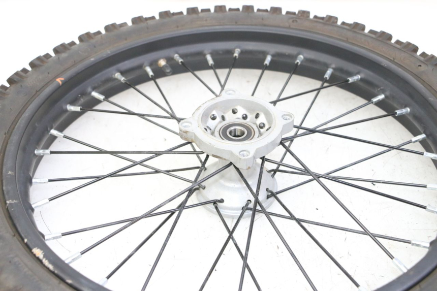 photo de ARO DIANTEIRO E PNEU APOLLO RFZ 125 - Pontos de fixação