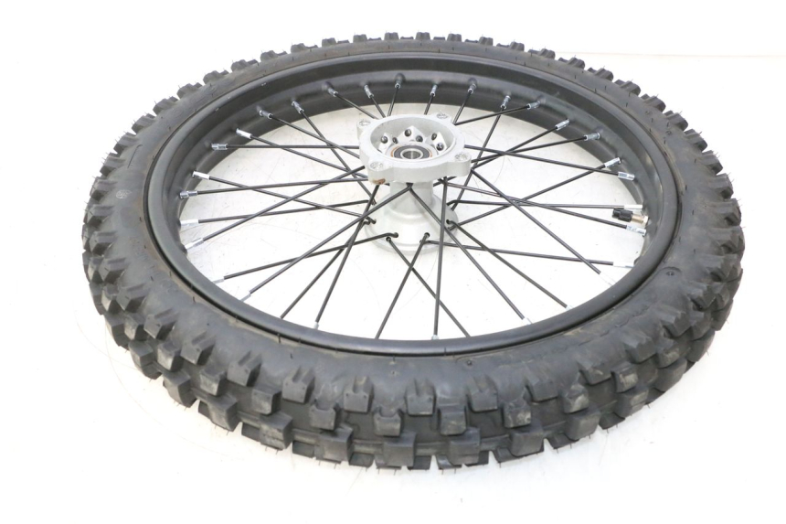 photo de ARO DIANTEIRO E PNEU APOLLO RFZ 150 - Pontos de fixação