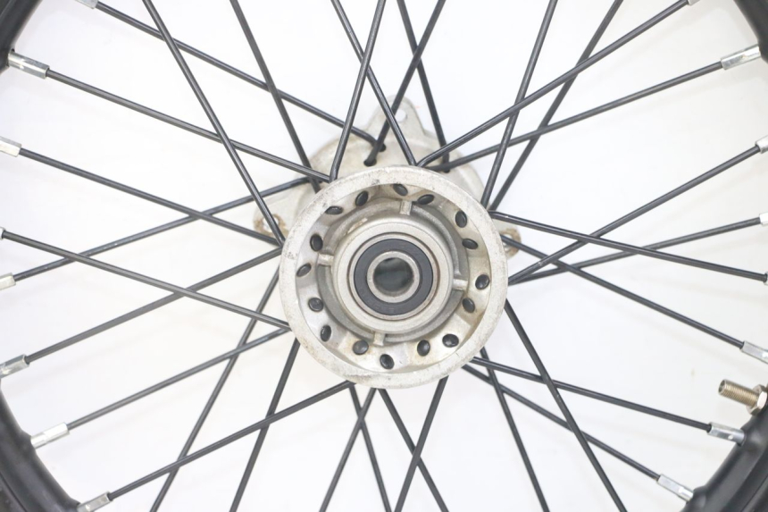 photo de ARO DIANTEIRO E PNEU APOLLO RXF 125 - Outro ângulo de visão