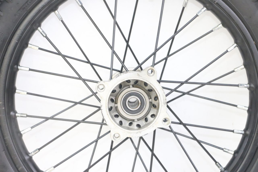 photo de ARO DIANTEIRO E PNEU APOLLO RXF 125 - Estado da superfície