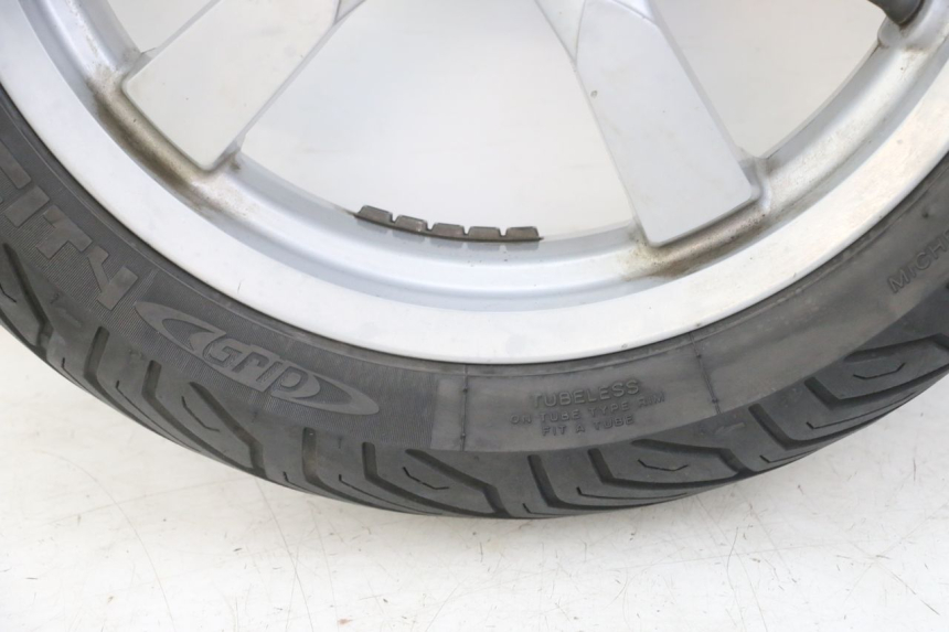 photo de ARO DIANTEIRO E PNEU PEUGEOT SATELIS 125 (2013 - 2018) - Detalhes característicos