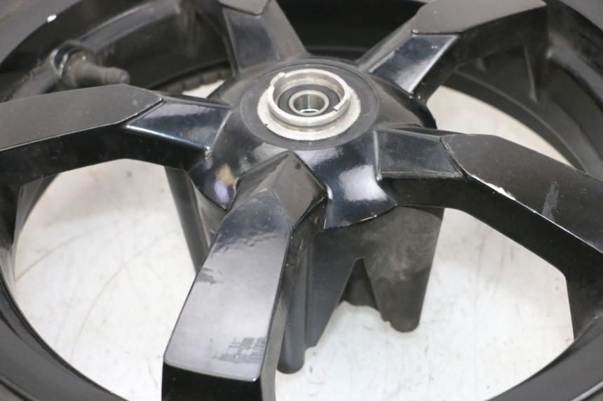 photo de ARO DIANTEIRO E PNEU PEUGEOT SATELIS 125 (2013 - 2018) - Ampliação técnica