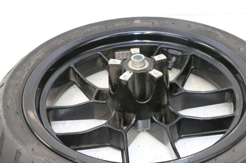 photo de ARO DIANTEIRO E PNEU APRILIA SR 2T 50 (2012 - 2017) - Zoom do estado de desgaste