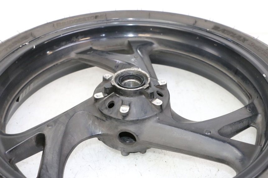 photo de ARO DIANTEIRO E PNEU HONDA ST PAN EUROPEAN 1300 (2002 - 2013) - Zoom do estado de desgaste