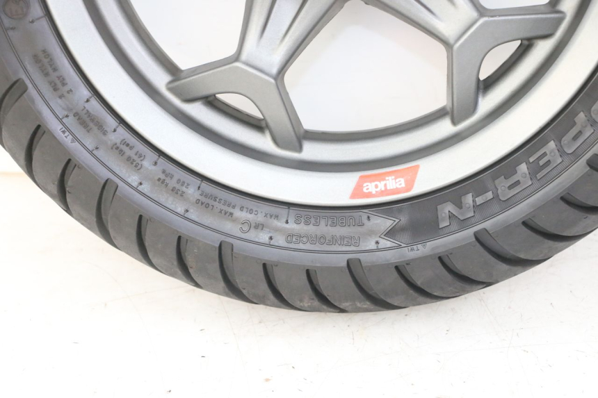 photo de ARO DIANTEIRO E PNEU APRILIA SXR 50 (2021 - 2023) - Pontos de fixação