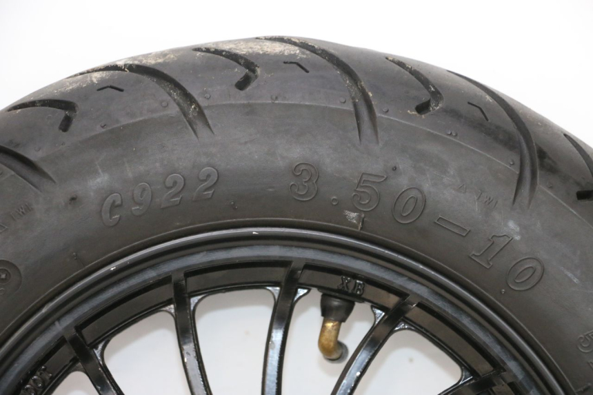 photo de ARO DIANTEIRO E PNEU NECO TEMPO 4T 50 (2022 - 2026) - Detalhes característicos