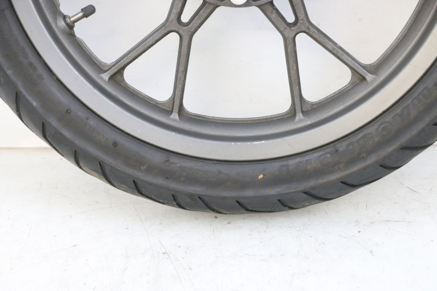 photo de ARO DIANTEIRO E PNEU KSR TR SM 50 (2015 - 2018) - Detalhes característicos