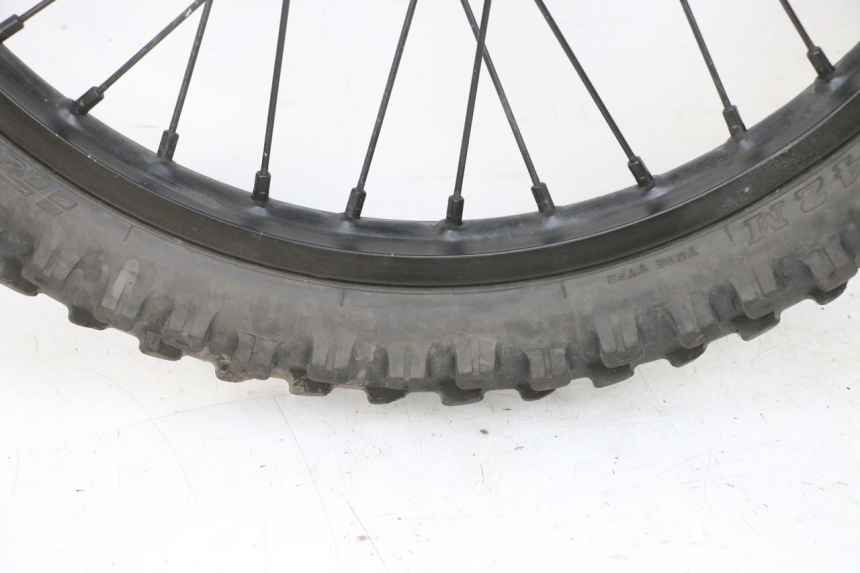 photo de ARO DIANTEIRO E PNEU YAMAHA TTR 125 (2000 - 2020) - Detalhes característicos