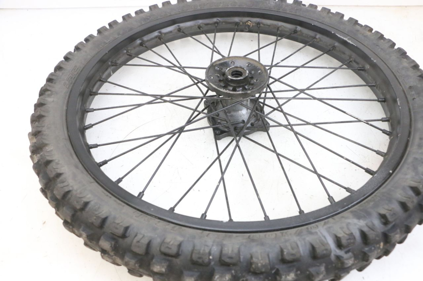 photo de ARO DIANTEIRO E PNEU YAMAHA TTR 125 (2000 - 2020) - Outro ângulo de visão