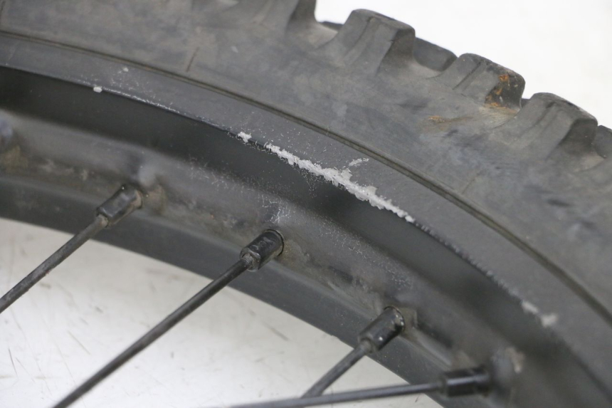 photo de ARO DIANTEIRO E PNEU YAMAHA TTR 125 (2000 - 2020) - Ampliação técnica