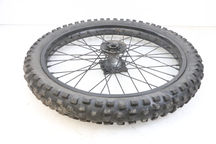 photo de ARO DIANTEIRO E PNEU YAMAHA TTR 125 (2000 - 2020) - Pontos de fixação