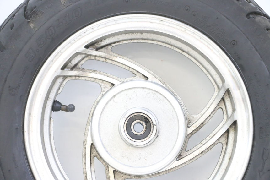 photo de ARO DIANTEIRO E PNEU PEUGEOT V-CLIC VCLIC 50 (2007 - 2013) - Zoom do estado de desgaste