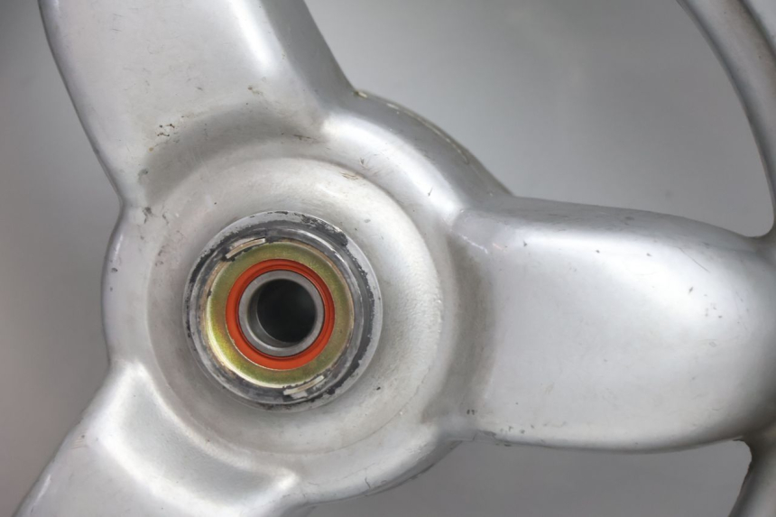 photo de ARO DIANTEIRO E PNEU PEUGEOT VIVACITY 50 (1998 - 2003) - Outro ângulo de visão