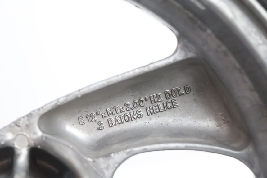 photo de ARO DIANTEIRO E PNEU PEUGEOT VIVACITY 50 (2004 - 2009) - Detalhes característicos