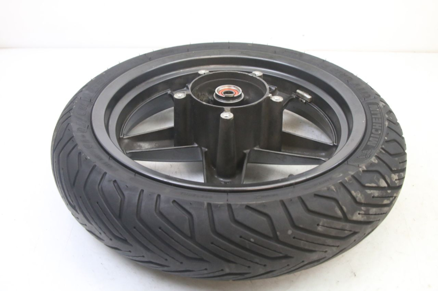photo de ARO DIANTEIRO E PNEU YAMAHA X-MAX XMAX 125 (2010 - 2013) - Pontos de fixação