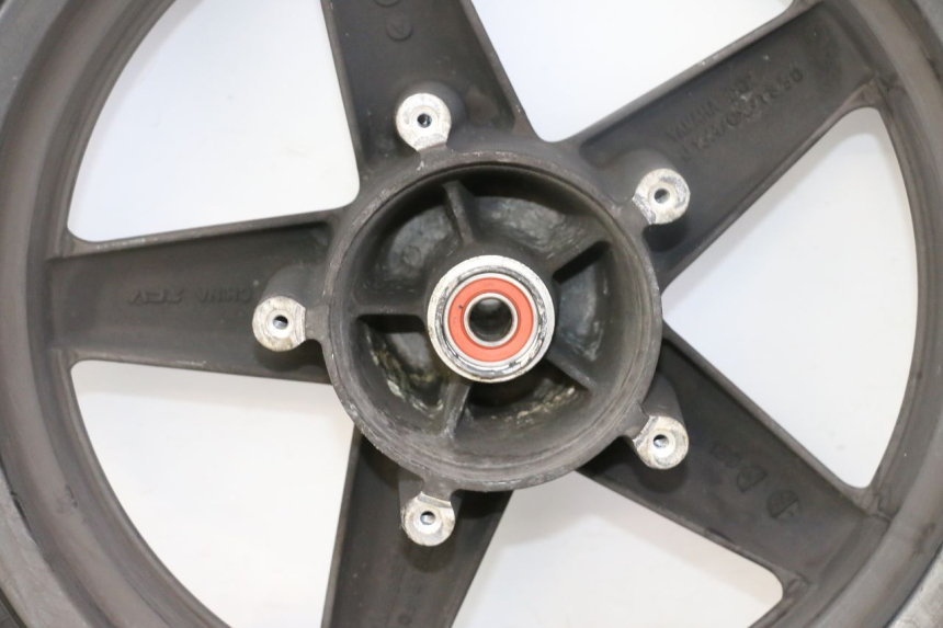 photo de ARO DIANTEIRO E PNEU YAMAHA X-MAX XMAX 125 (2010 - 2013) - Estado da superfície