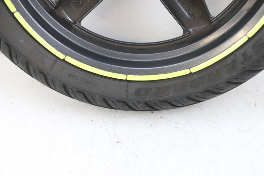 photo de ARO DIANTEIRO E PNEU YAMAHA XMAX X-MAX 125 (2006 - 2009) - Detalhes característicos