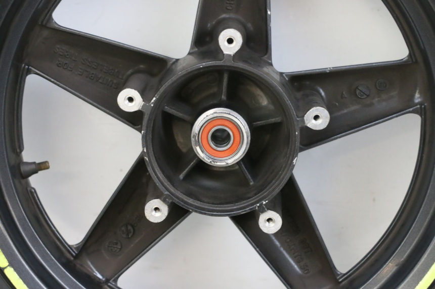 photo de ARO DIANTEIRO E PNEU YAMAHA XMAX X-MAX 125 (2006 - 2009) - Ampliação dos componentes