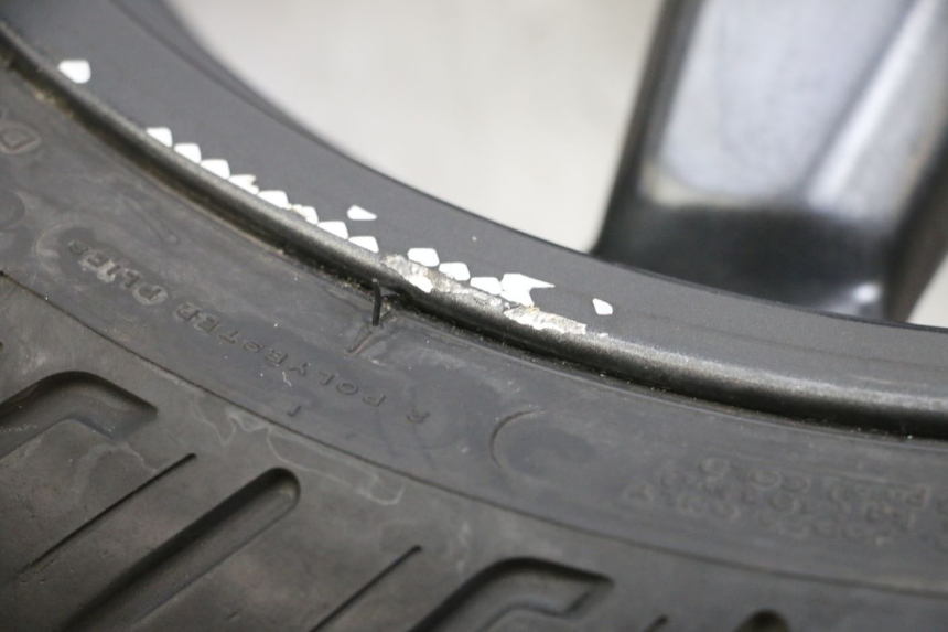 photo de ARO DIANTEIRO E PNEU YAMAHA XMAX X-MAX 125 (2006 - 2009) - Ampliação técnica