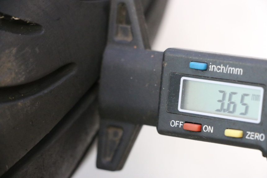 photo de ARO DIANTEIRO E PNEU YAMAHA XMAX X-MAX 125 (2006 - 2009) - Detalhe da peça