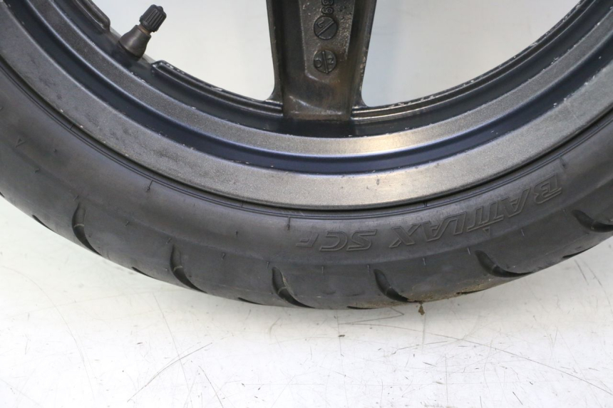 photo de ARO DIANTEIRO E PNEU YAMAHA XMAX X-MAX 125 (2006 - 2009) - Detalhes característicos