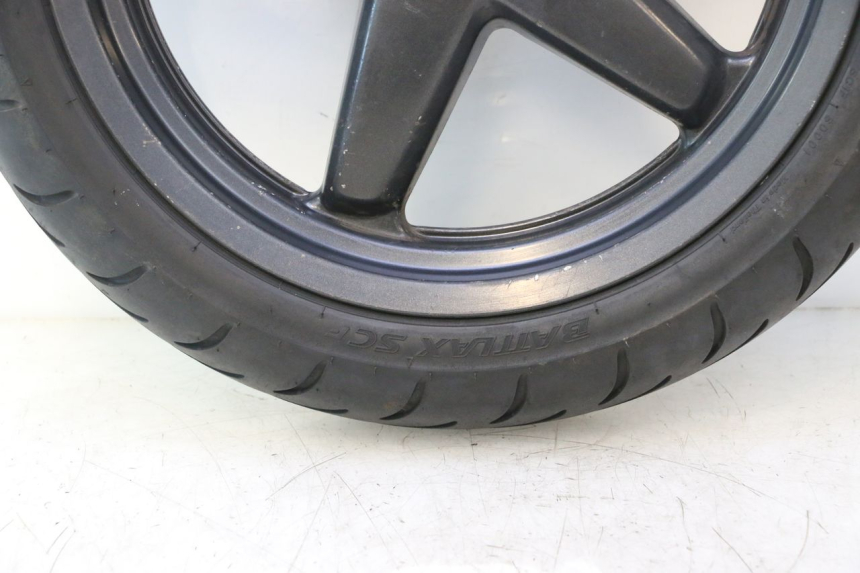 photo de ARO DIANTEIRO E PNEU YAMAHA XMAX X-MAX 125 (2006 - 2009) - Inspeção visual