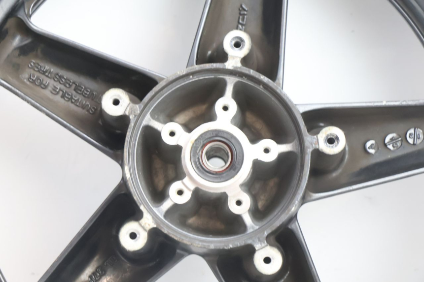 photo de ARO DIANTEIRO E PNEU YAMAHA X-MAX XMAX 125 (2010 - 2013) - Vista de perto