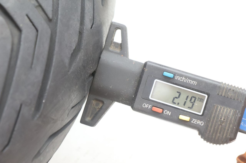 photo de ARO DIANTEIRO E PNEU YAMAHA X-MAX XMAX 125 (2010 - 2013) - Inspeção visual
