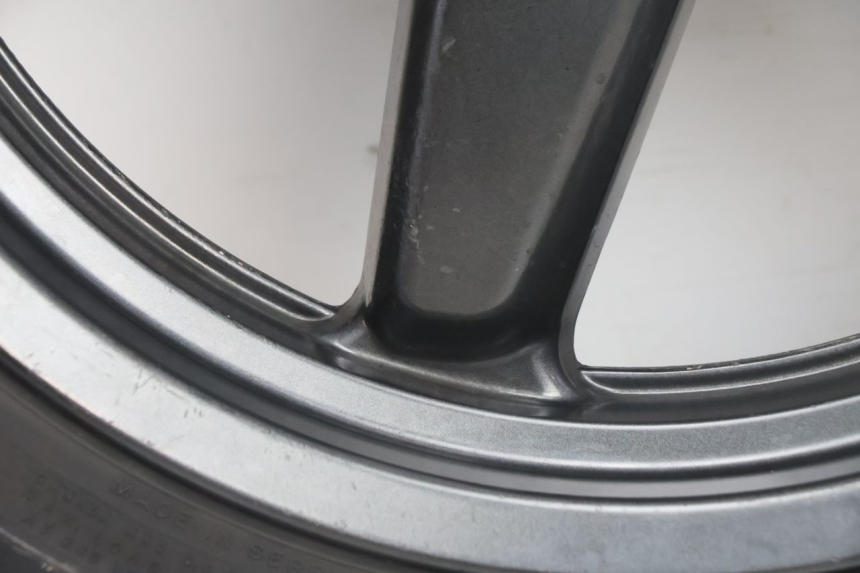 photo de ARO DIANTEIRO E PNEU YAMAHA X-MAX XMAX 125 (2010 - 2013) - Pontos de fixação