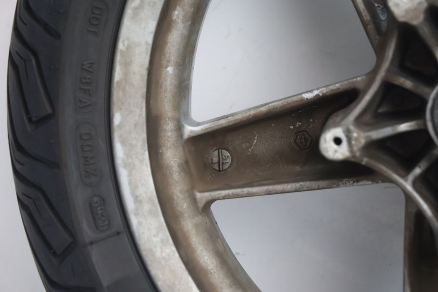 photo de ARO DIANTEIRO E PNEU PIAGGIO X8 STREET 125 (2006 - 2007) - Detalhes característicos