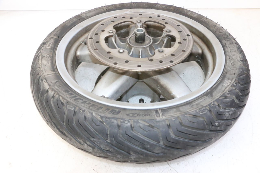 photo de ARO DIANTEIRO E PNEU PIAGGIO X9 EVOLUTION 125 (2003 - 2007) - Detalhes característicos
