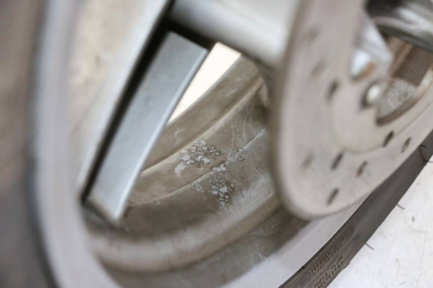 photo de ARO DIANTEIRO E PNEU PIAGGIO X9 EVOLUTION 125 (2003 - 2007) - Pontos de fixação
