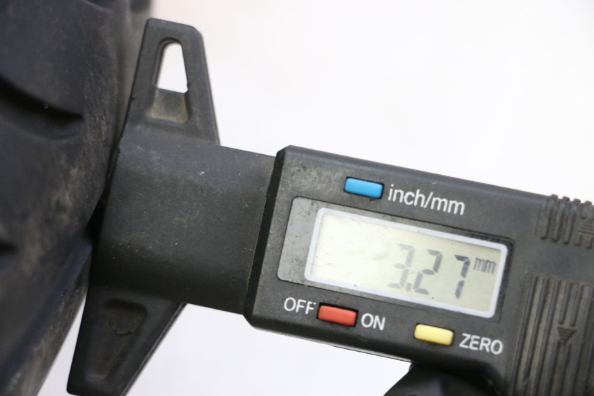 photo de ARO DIANTEIRO E PNEU KYMCO XCITING 500 (2007 - 2010) - Pontos de fixação