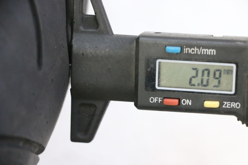 photo de ARO DIANTEIRO E PNEU YAMAHA FZS FAZER 600 (2001 - 2003) - Detalhe da peça