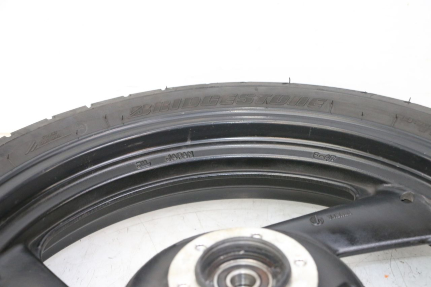 photo de ARO DIANTEIRO E PNEU YAMAHA FZS FAZER 600 (2001 - 2003) - Outro ângulo de visão