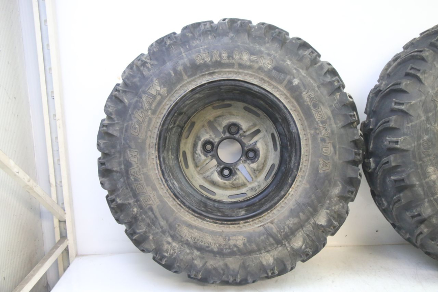 photo de ARO DIANTEIRO E PNEU YAMAHA YFM BRUIN 350 (2003 - 2009) - Detalhe da peça