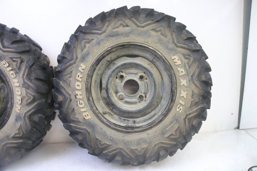 photo de ARO DIANTEIRO E PNEU YAMAHA YFM GRIZZLY 550 (2008 - 2015) - Ampliação técnica