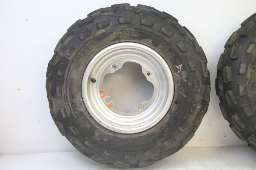 photo de ARO DIANTEIRO E PNEU YAMAHA YFM R RAPTOR 250 (2008 - 2014) - Detalhe da peça