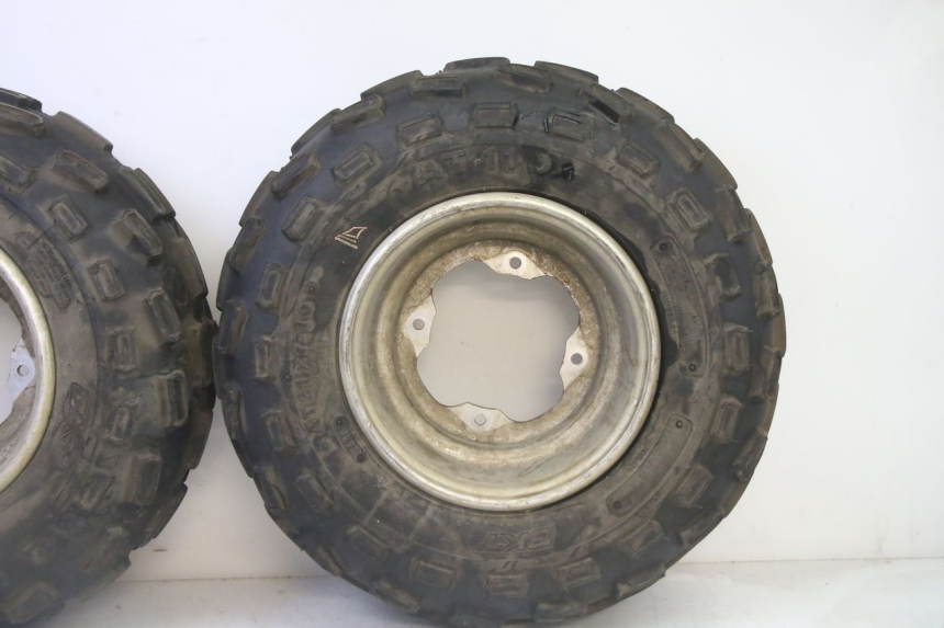 photo de ARO DIANTEIRO E PNEU YAMAHA YFM R RAPTOR 250 (2008 - 2014) - Vista de perto