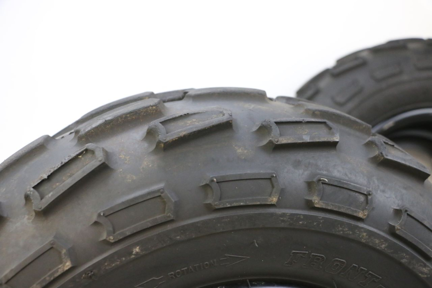 photo de ARO DIANTEIRO E PNEU YAMAHA YFM R RAPTOR 250 (2008 - 2014) - Detalhe da peça