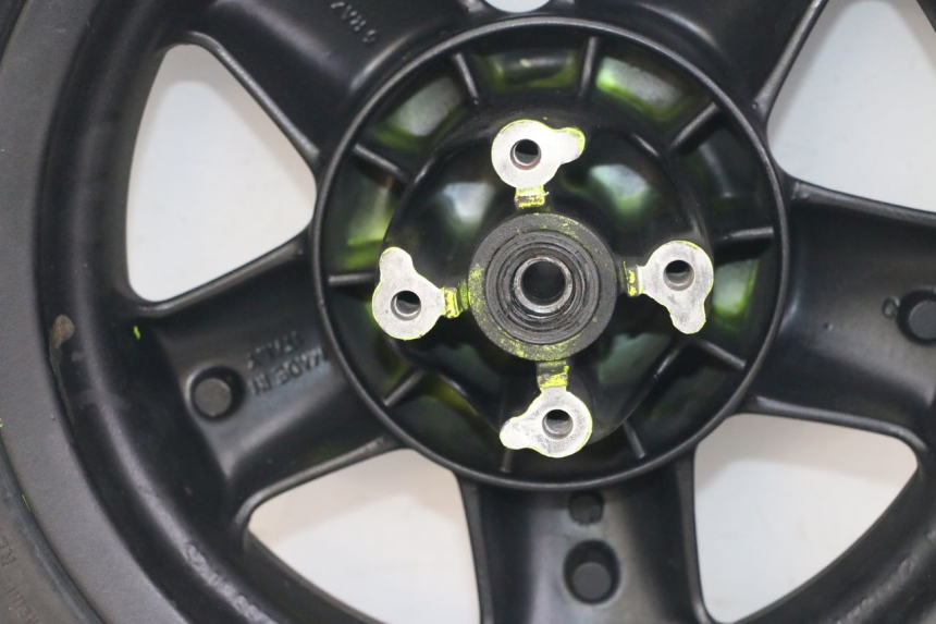 photo de ARO DIANTEIRO E PNEU YAMAHA YP MAJESTY 125 (2002 - 2006) - Detalhes característicos