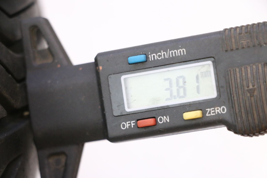 photo de ARO DIANTEIRO E PNEU YAMAHA YP MAJESTY 125 (1998 - 2001) - Detalhe da peça
